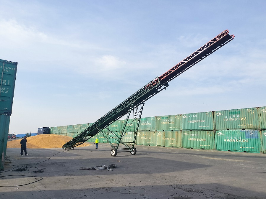 移动式输送机图片